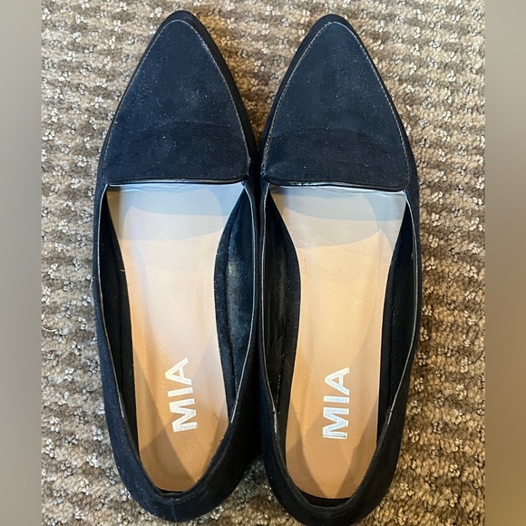 Mia Black Flats. Pointy. Women’s size 6.5. Dress up or casual. Comfortable. EUC! - Picture 6 of 7